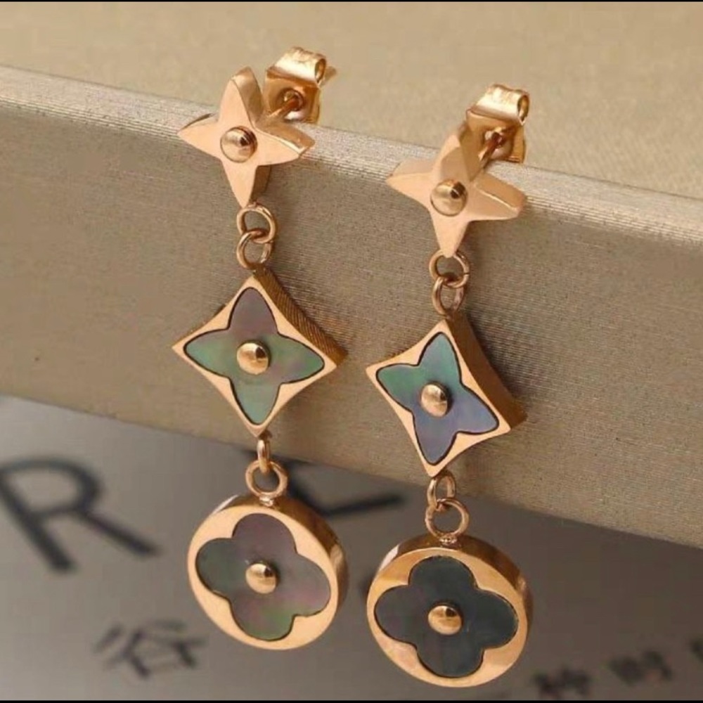 rose gold clover flower dangle earrings